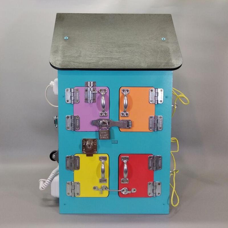 Бизиборд Домик 50х30 см со светом мятный с часами фото