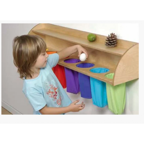 Настенный модуль с мешочками для организации тактильных игр