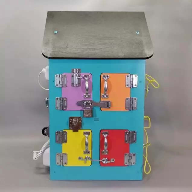 Бизиборд Домик 50х30 см со светом мятный с часами