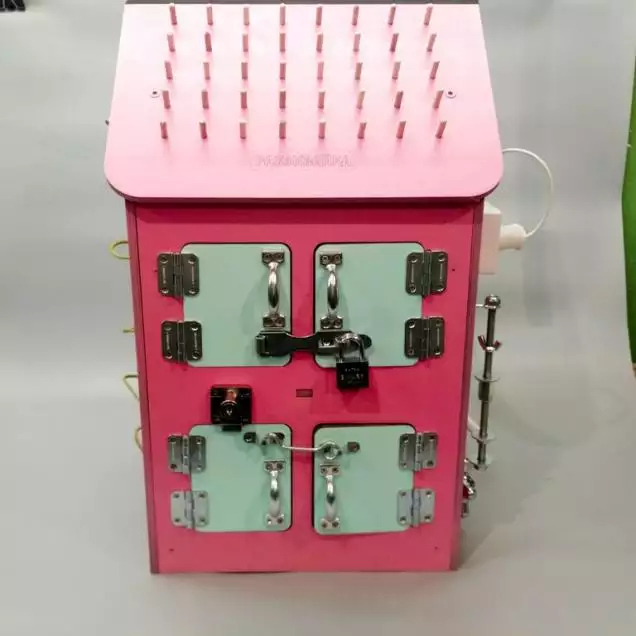 Бизиборд Домик 50х30 см со светом розовый