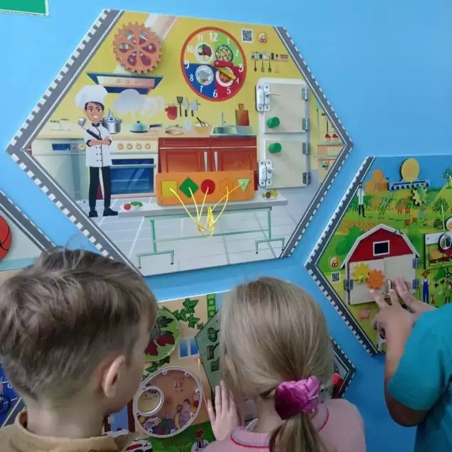 Комплект дидактических настенных панелей / Бизибордов Изучаем професии